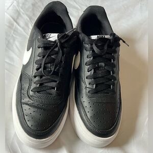 Nike Black and White Women's Sneakers
